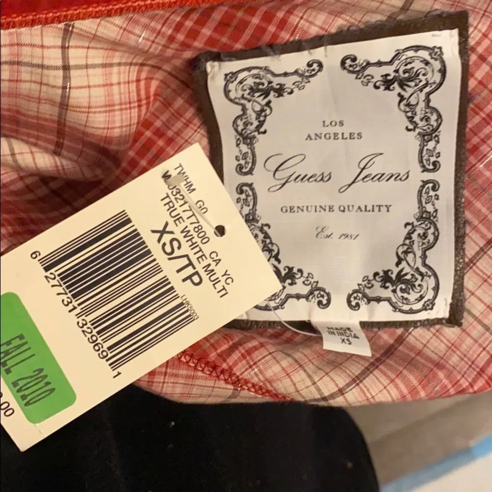 NWT Guess long sleeve button up top - Picture 5 of 5